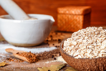 Овсяные хлопья в кокосовой скорлупе