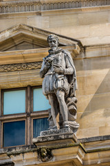 Obraz premium Ancient sculpture on Louvre Museum building. Paris, France.