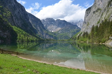 Fototapeta na wymiar beautiful lake in alps