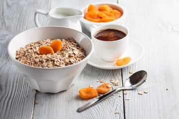 Oatmeal with dried apricots