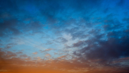 Obraz premium dark blue sky at sunset