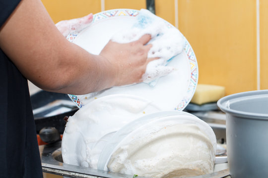 Cleaning dish