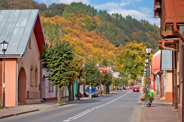Zabytkowa ulica kościelna w Muszynie © rogozinski