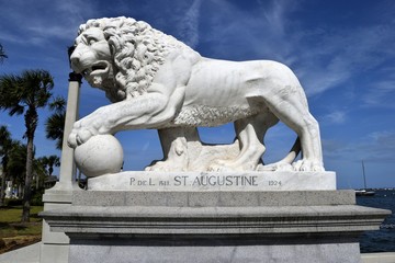 Fototapeta na wymiar Bridge of Lions St. Augustine, Florida, monument