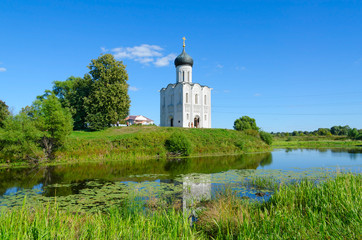 Fototapeta na wymiar Church of Intercession on Nerl near village of Bogolyubovo, Russia