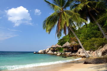 Fototapeta na wymiar Bungalows hut on a tropical beach with nature background, Koh Tao, Thailand