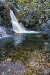 Cascadas en arroyo de la Zambrana, Castillo de Pinofranqueado, Hurdes, España