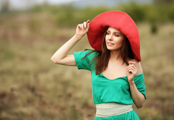 Fototapeta premium Kobieta w czerwonym kapeluszu