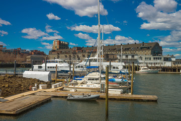 Fototapeta na wymiar Long Wharf and Customhouse Block and sailboats in Charles River