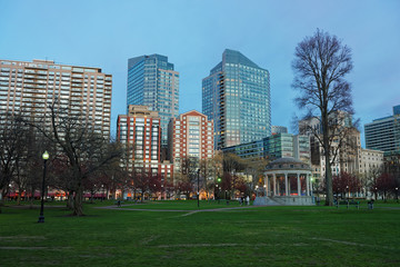 Fototapeta na wymiar Skyline and Boston Common public park in the evening