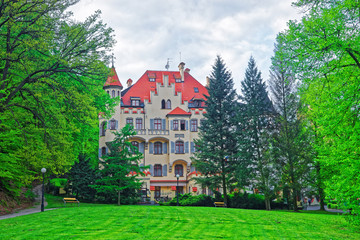 Fototapeta na wymiar Park and building architecture of Karlovy Vary