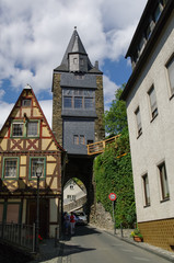 Obraz premium Medieval village Bacharach. Traditional frameworks (Fachwerk) houses in city streets. Rhine valley, Germany.