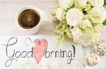Fototapeta premium white roses, coffee and good morning note