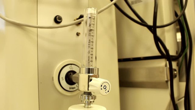 medical oxygen reductor with metal ball