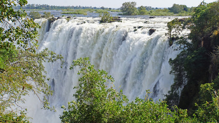 Die Victoriafälle von Sambia aus/Blick auf die Victoriafälle von Sambia aus, Wassermassen...