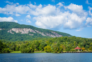 Fototapeta na wymiar Lake Lure and mountains in Lake Lure, North Carolina.