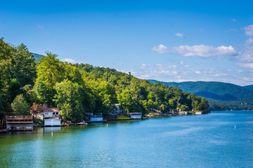 Fototapeta premium View of Lake Lure and distant mountain ranges, in Lake Lure, Nor