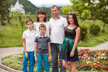 Fototapeta premium Happy family the vacationer in park