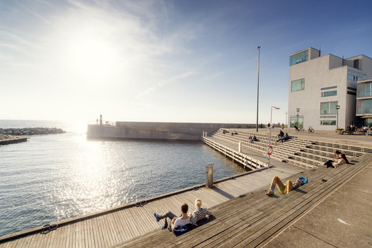 Sweden, Skane, Malmo, Vastra hamnen, People on promenade on sunny day