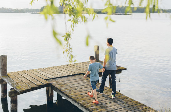 Sweden, Blekinge, Karlskrona, Father and son (8-9) by lake