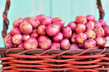Shallots in basket weaving dare
