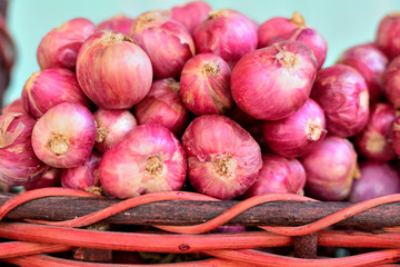 Shallots in basket weaving dare
