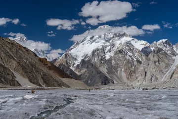 Afwasbaar Fotobehang Gasherbrum Breed uitzicht op de top langs de weg naar Ali-kamp, K2-trektocht, Pakistan