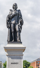 Fototapeta na wymiar William Harvey Denkmal in Folkestone der Entdecker der Blutzirkulation