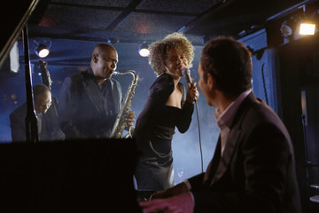Jazz musicians performing in the club - obrazy, fototapety, plakaty