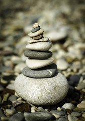 камни на побережье