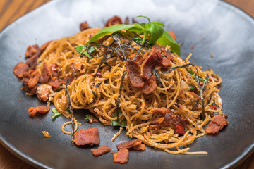 Spicy spaghetti with bacon and basil 

