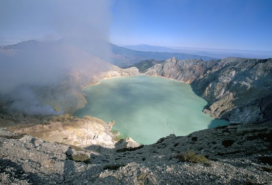 Smoke billowing out from volcano vent, Sulphur Lake, Kawah Ijen, Ijen Plateau, island of Java, Indonesia