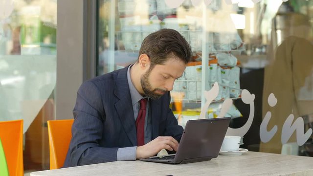 businessman at work with laptop computer: bar, cafè, coffee, cafeteria
