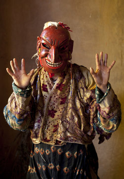 Buddhist monk wearing carved wooden mask waiting for the next dance during Gangtey Tsechu at Gangte Goemba, Gangte, Phobjikha Valley, Bhutan