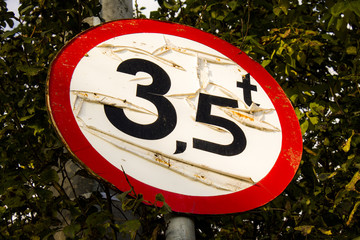 Old road sign No vehicles with an actual total weight over 3.5 t