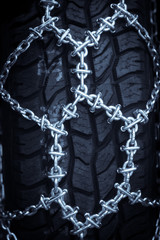Sow chains on tires