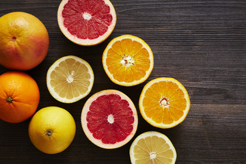 Fototapeta na wymiar mixture of sliced citrus fruits
