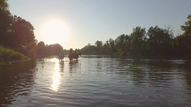 CLOSE UP: Three girlfriends riding horses in the river on wonderful sunny day