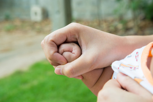 baby's fingers, hand