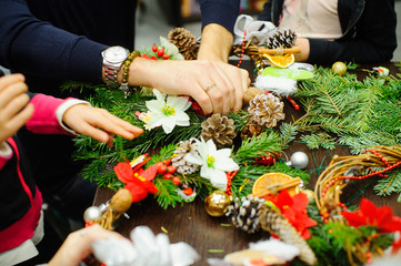the manufacture of Christmas wreath