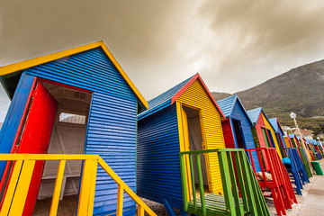 Strandhütten bei Regen in St. James Südafrika
