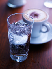 Wasser im Glas