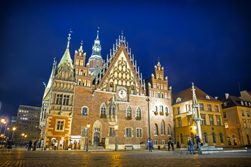Fototapeta premium Town hall at night in Wroclaw, Poland