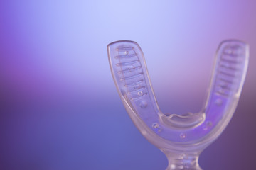 Vibrating dental device with invisible orthodontics