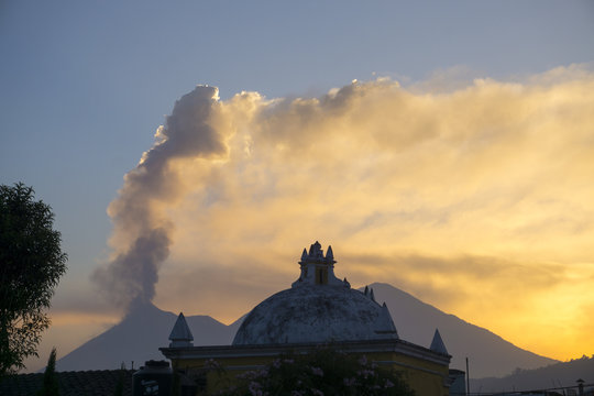 Vulcano Fuego from Antigua, Guatemala