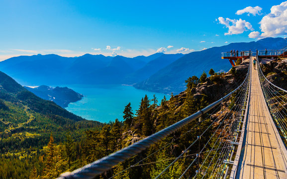 Fototapeta Squamish, BC, Canada - Sept. 22, 2016:  The Sea to Sky Gondola ride, the Summit Viewing Deck and Sky Pilot Suspension Bridge are exhilirating experiences in the shadow of Sky Pilot Mountain peaks.