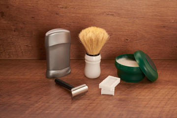 Fototapeta na wymiar shaving tools on a wooden surface