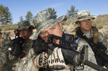 Fototapeta premium US army soldiers armed with machine guns and ready to shoot