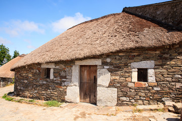 Fototapeta na wymiar Palloza traditional northwest spanish dwelling