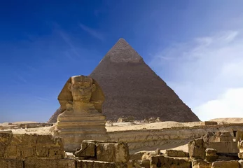 Foto op Canvas The famous ancient Egypt Cheops pyramid and sphinx in Giza © moodboard